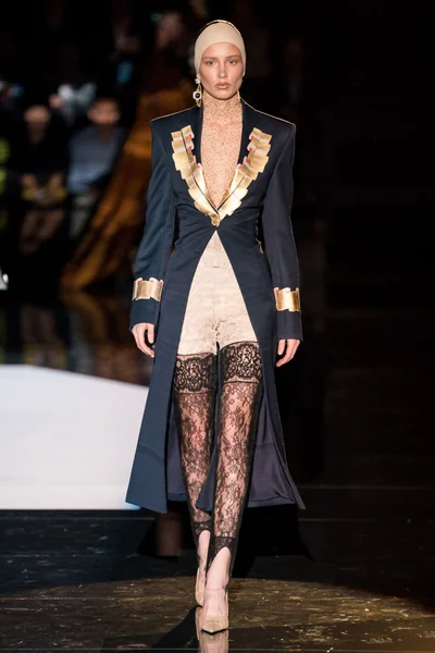 Look 3